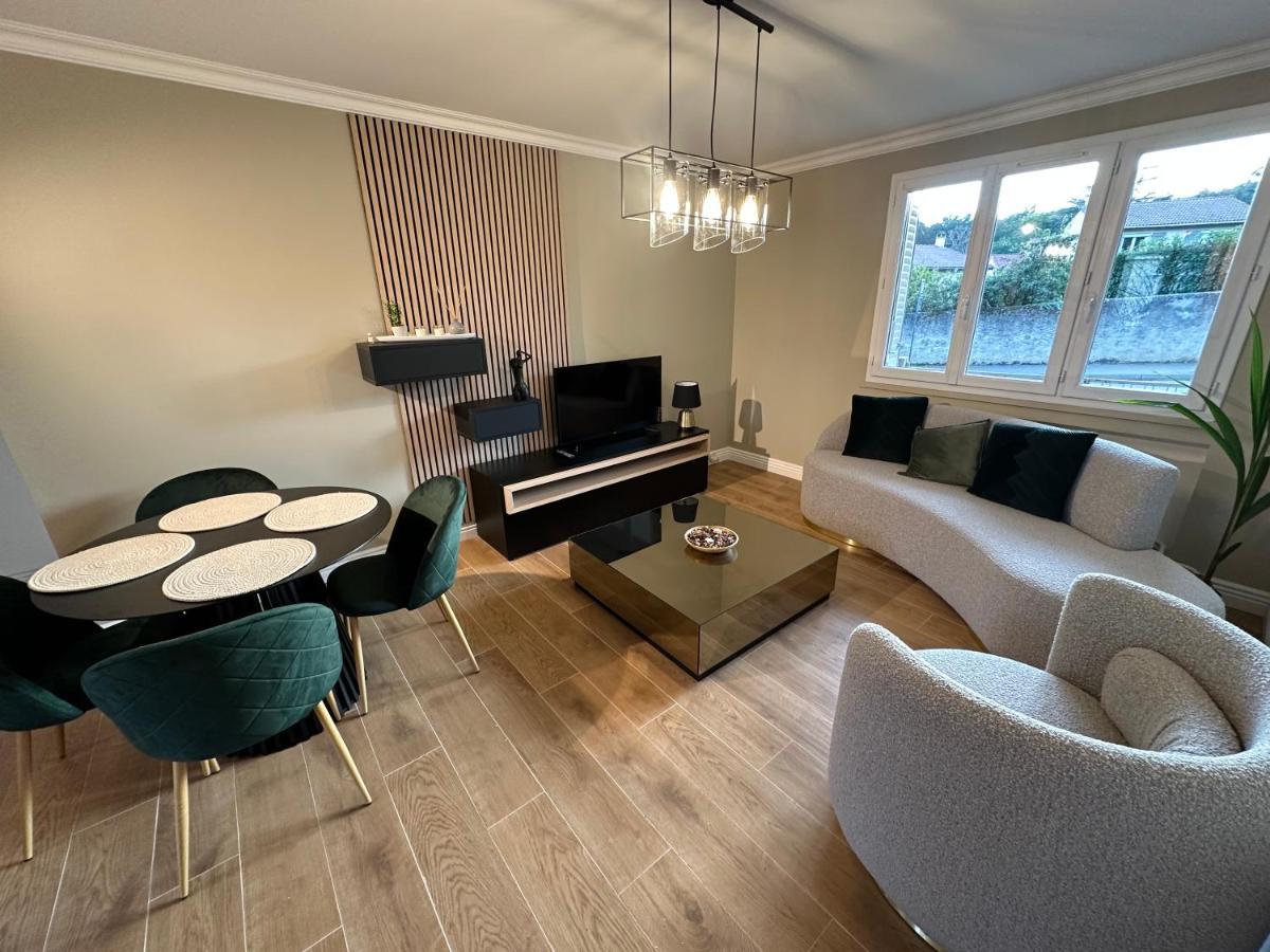 Minois Apartamento Saint-Genet-Lerpt Exterior foto