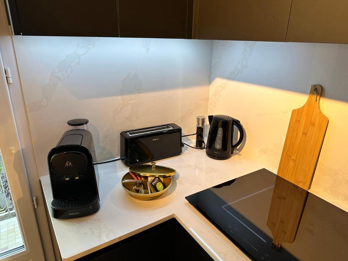 Minois Apartamento Saint-Genet-Lerpt Exterior foto