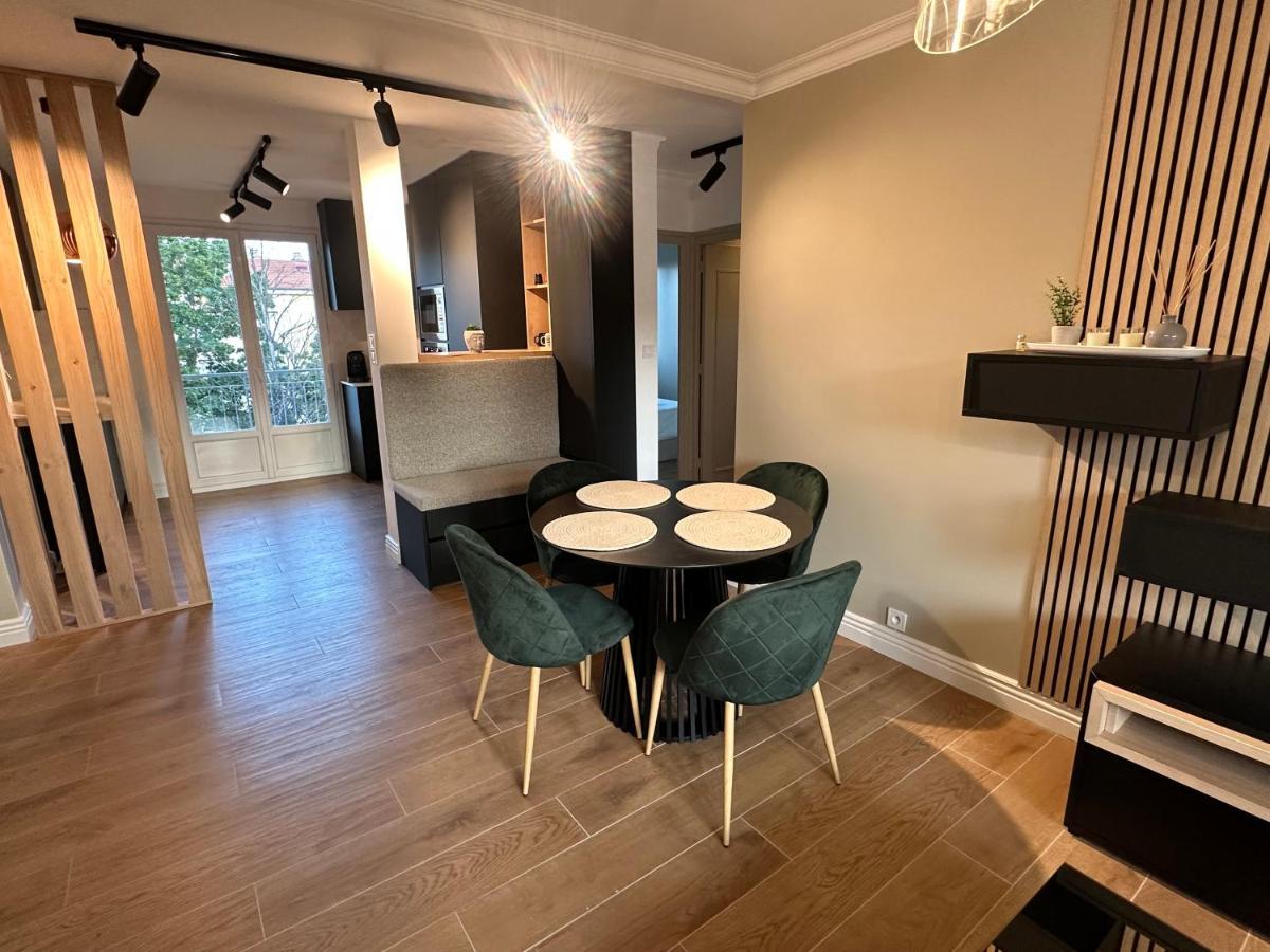 Minois Apartamento Saint-Genet-Lerpt Exterior foto