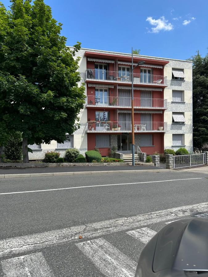 Minois Apartamento Saint-Genet-Lerpt Exterior foto